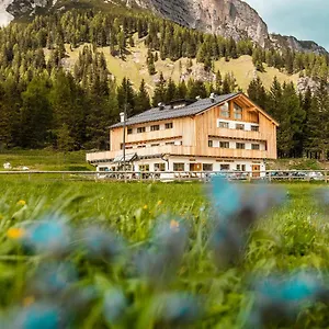 chalet-alpenrose.hotelinveneto.com/